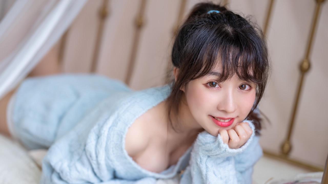 男生和女生在床上拔萝卜: 温馨时刻中的欢笑与激情