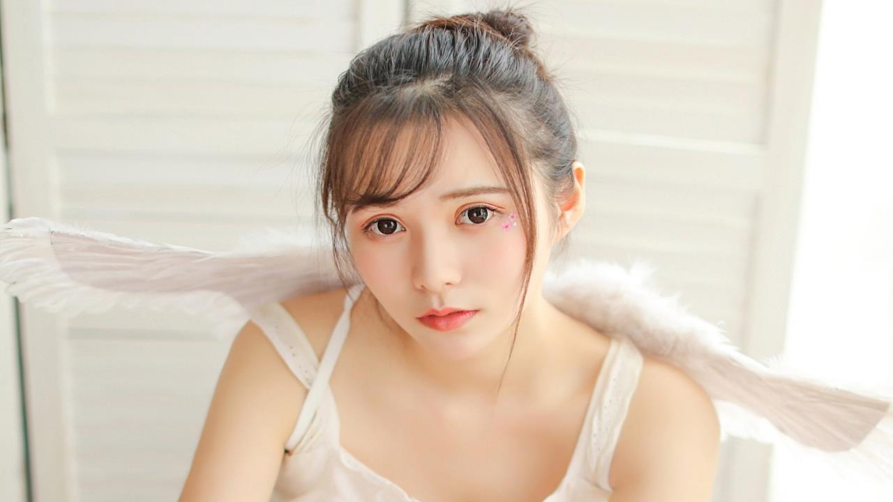 Proumb站人气女神:  从素人到女神的蜕变之路？